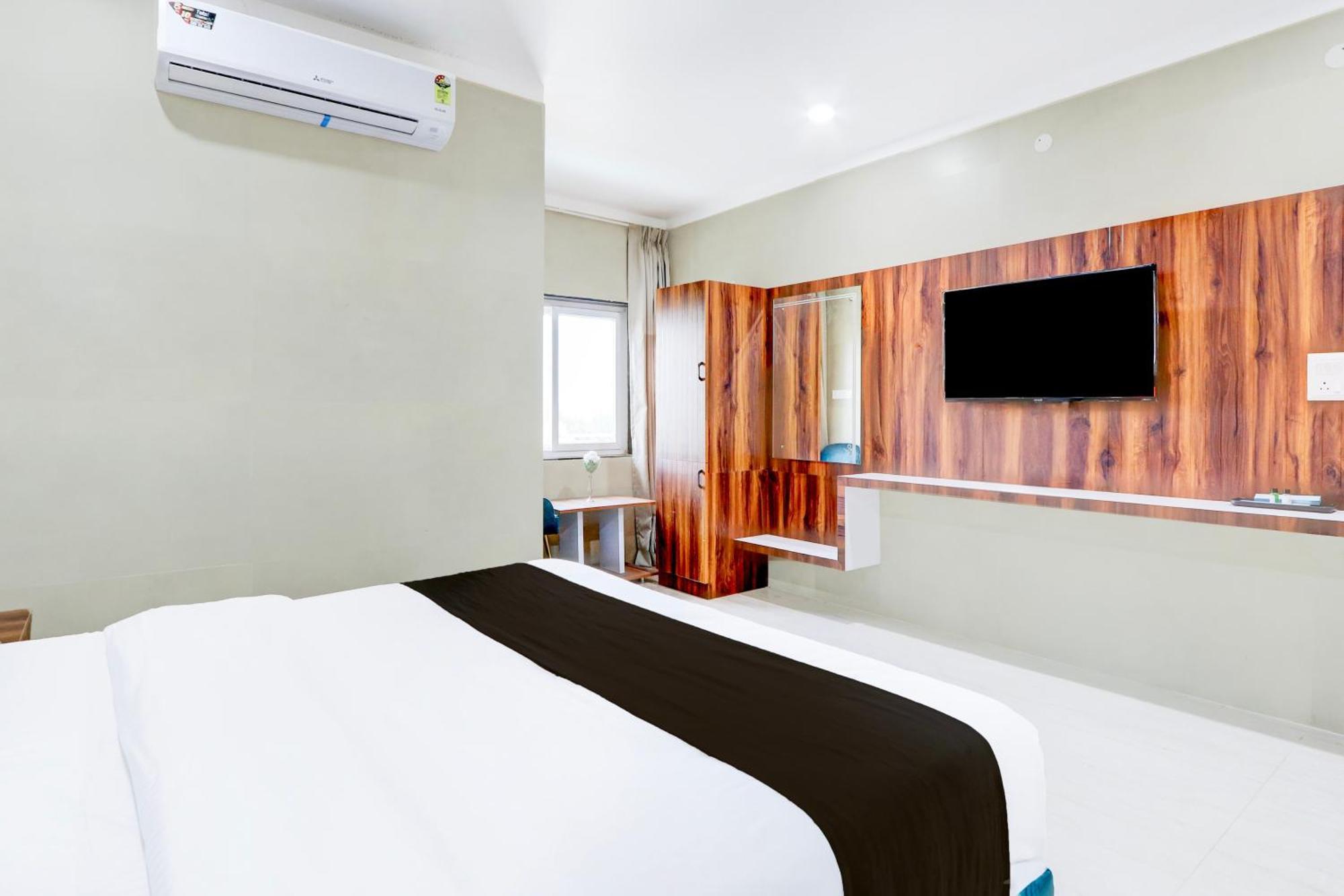 Hotel O Pr Grand Khammam Exterior photo