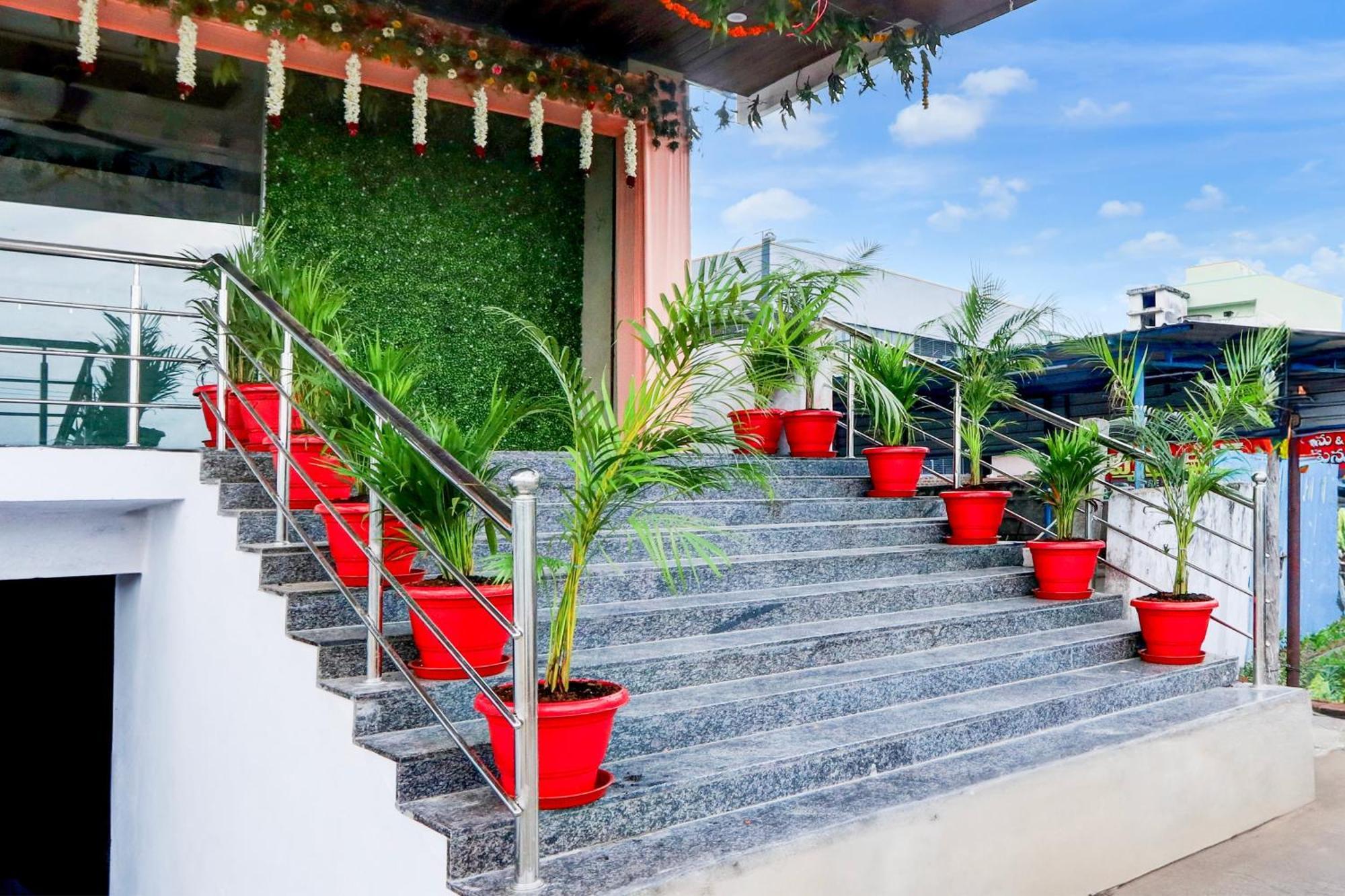 Hotel O Pr Grand Khammam Exterior photo